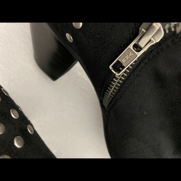 Baretraps Size 9 Black Studded Ankle Bootie. - Picture 12 of 15